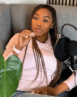 Ola Laing, Certified Dating Coach